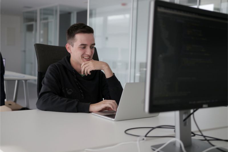 Agiledrop developer in Celje office