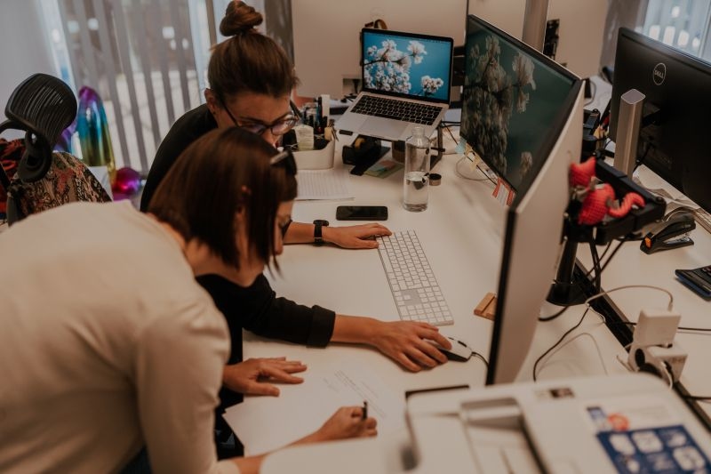 Lena & Nana working in Ljubljana office